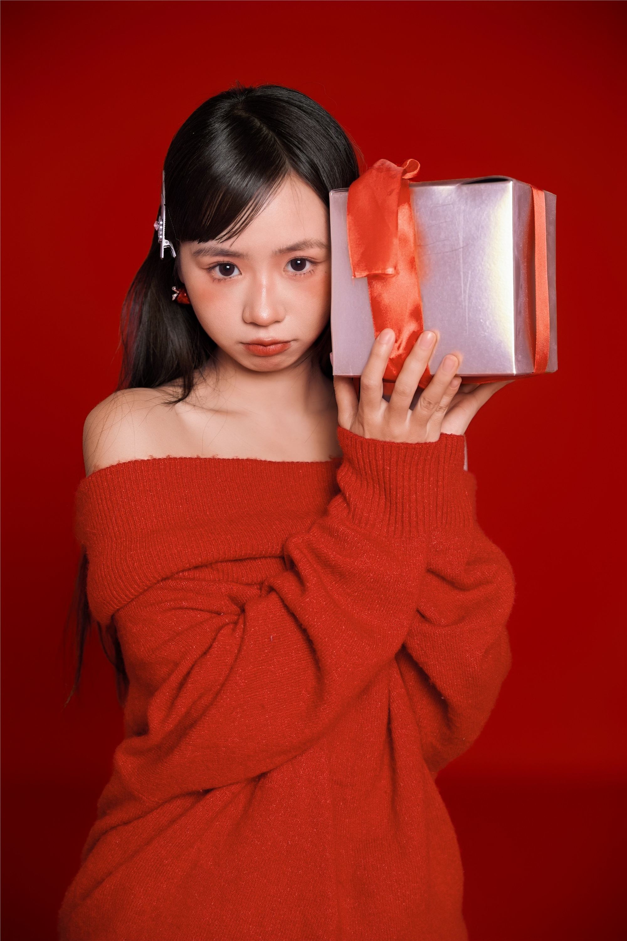 YITUYU艺图语 2025.02.01 红色圣诞 是三金呀